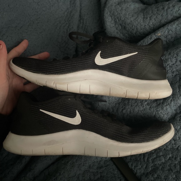 nike black and white Flex running shoes - Picture 3 of 6